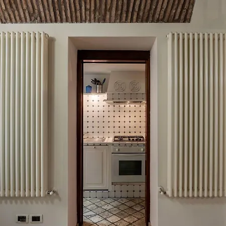 Guesthost - Near Piazza Navona Apartament *