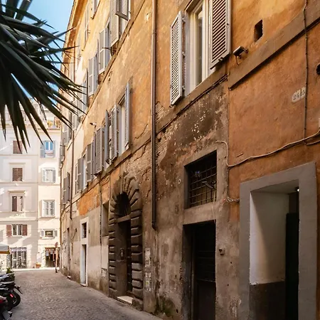 Daire Guesthost - Near Piazza Navona Roma