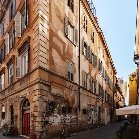 Guesthost - Near Piazza Navona Daire